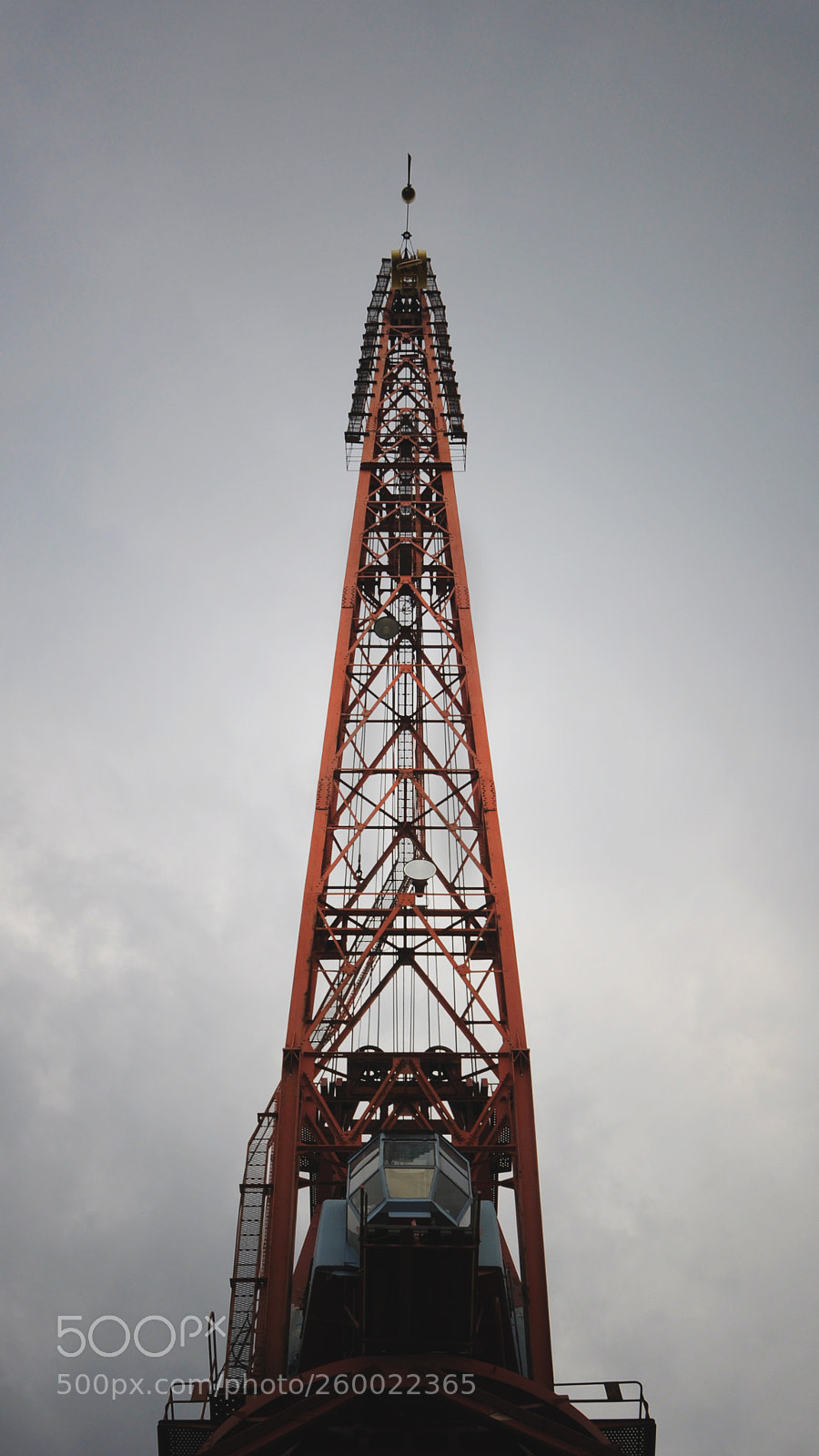 Nikon D5000 sample photo. Underneath the crane photography