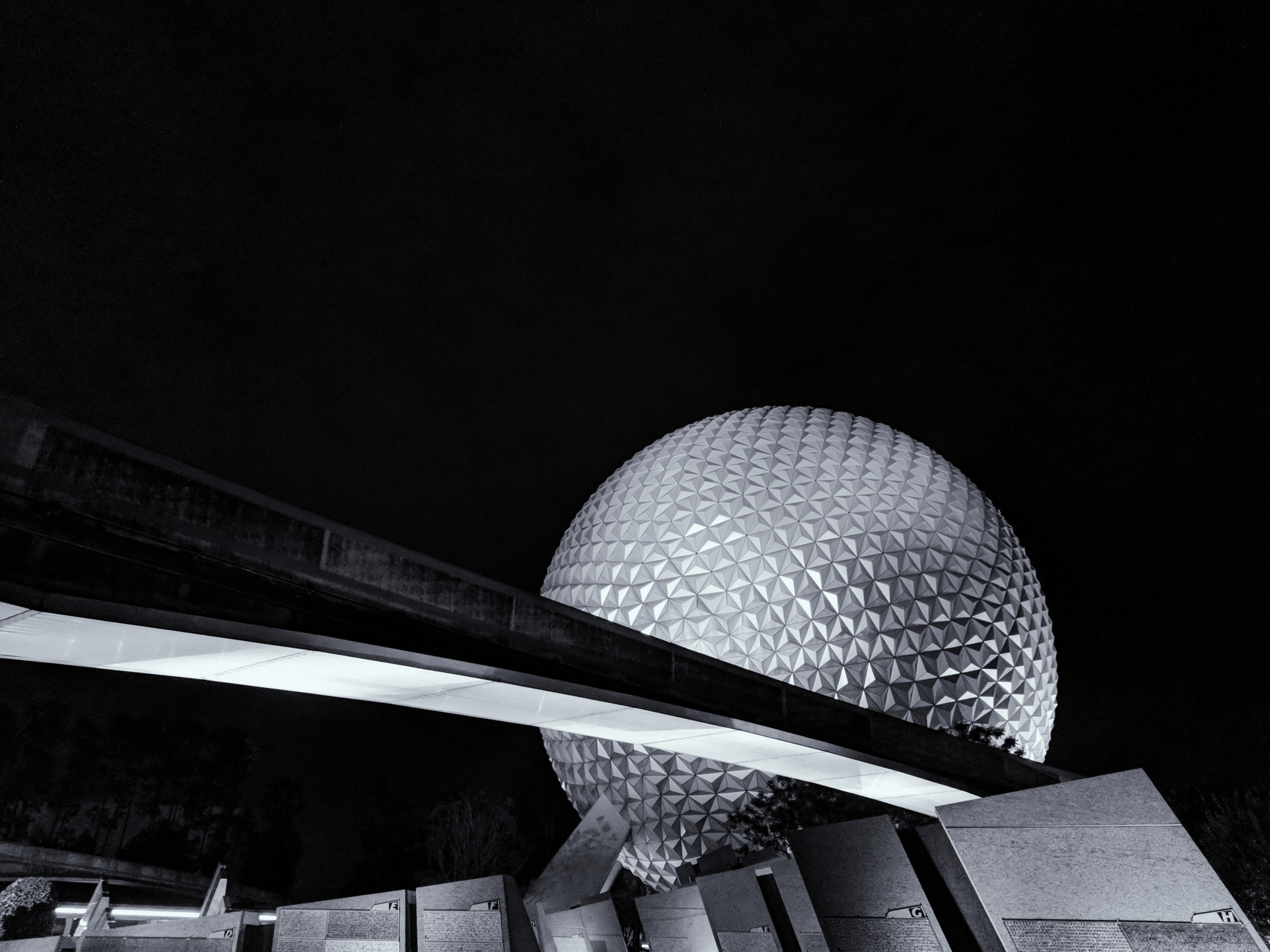 Google Pixel XL sample photo. Monorail and ball photography