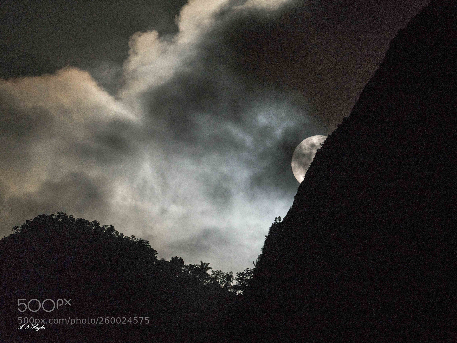 Sony a7R II sample photo. Cloudy moon-set photography