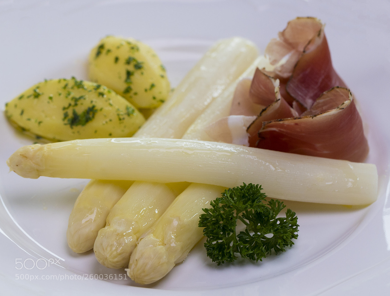 Canon EOS 6D Mark II sample photo. White german asparagus with photography