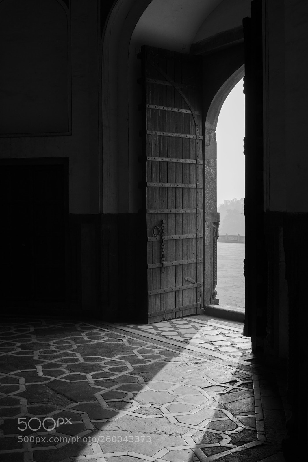 Canon EOS 750D (EOS Rebel T6i / EOS Kiss X8i) sample photo. The door photography