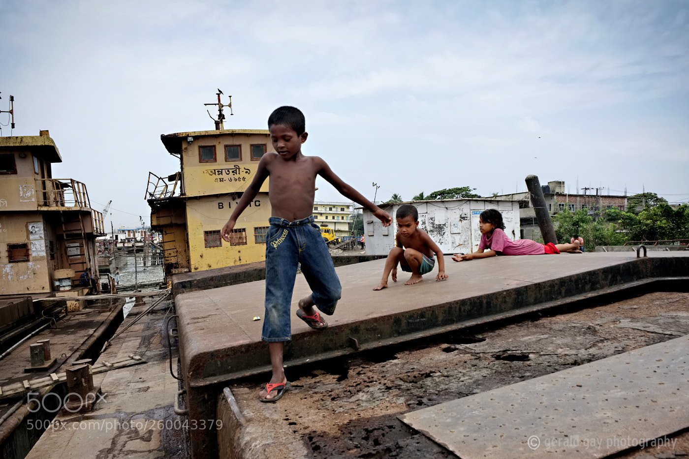 Fujifilm X-T2 sample photo. Danger at play photography