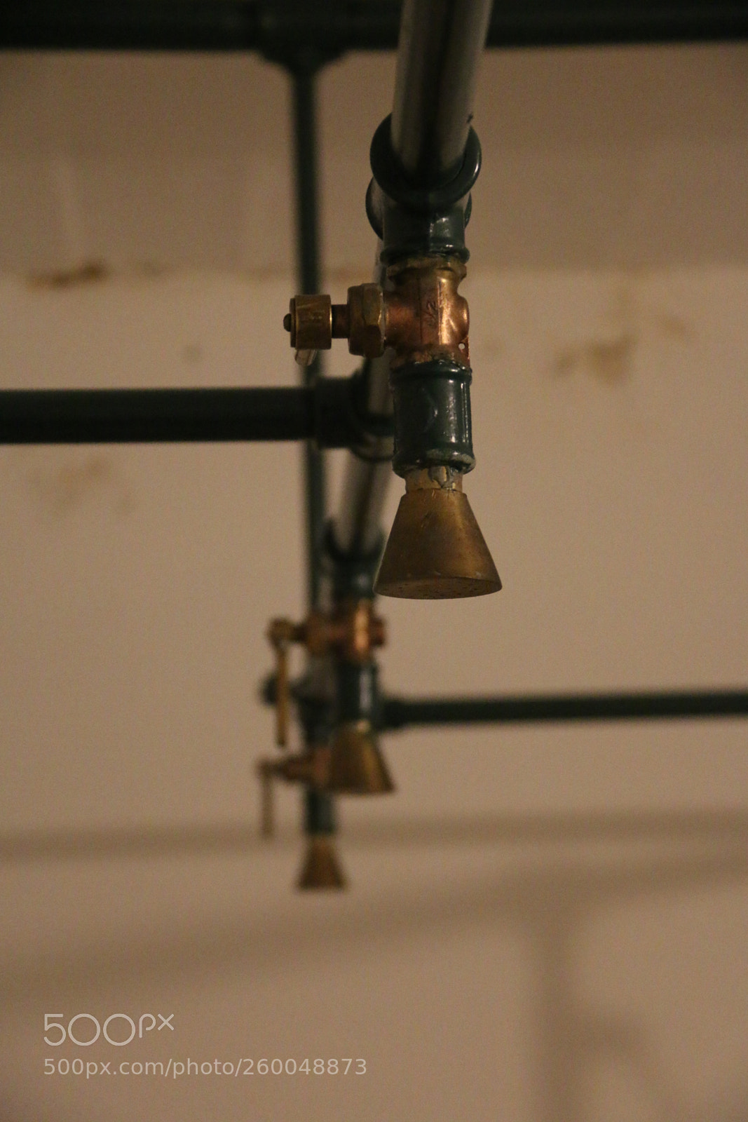 Canon EF-S 18-200mm F3.5-5.6 IS sample photo. Showers in german ww2 photography