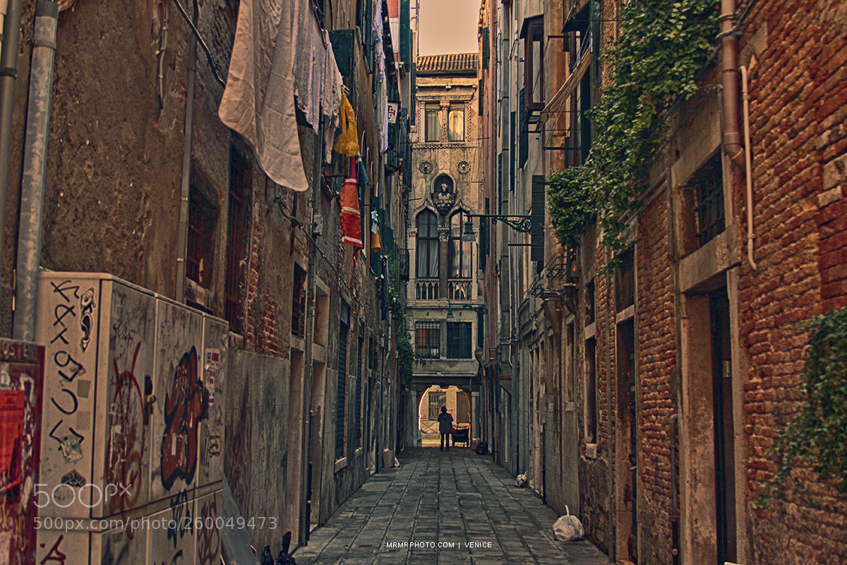 Canon EOS 60D sample photo. Alley photography