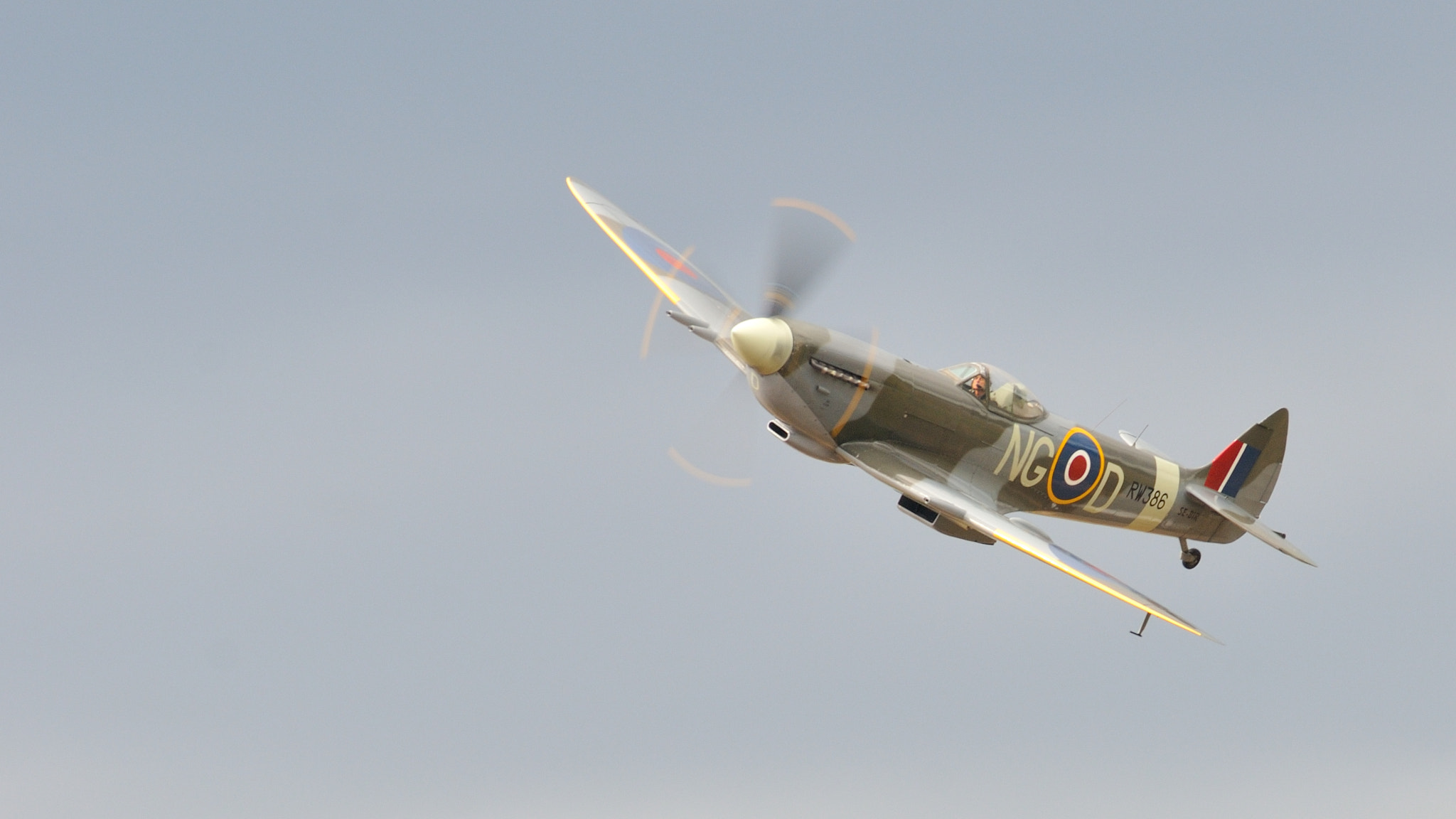 Sigma APO 100-300mm F4 EX IF HSM sample photo. Spitfire mk xvi photography