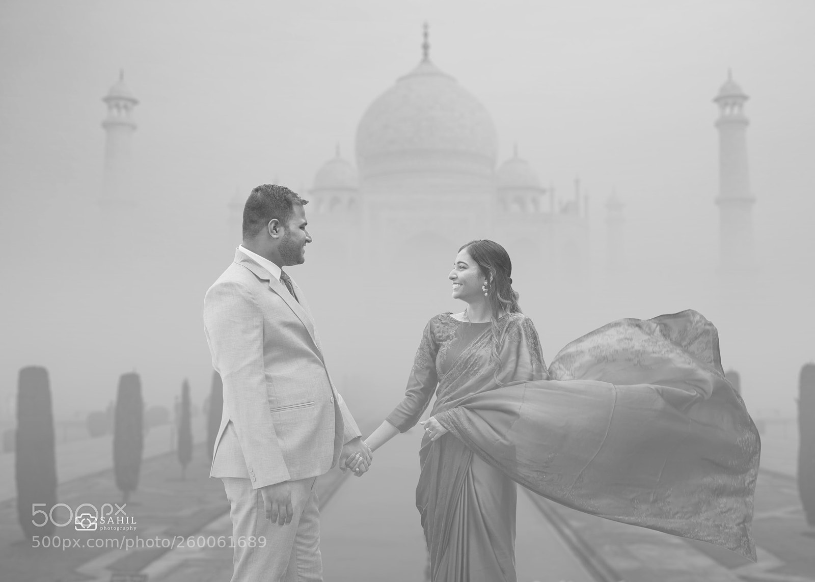 Canon EOS 5D Mark IV sample photo. Love at taj mahal photography