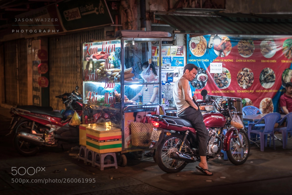 Nikon D750 sample photo. Night stop and snack photography