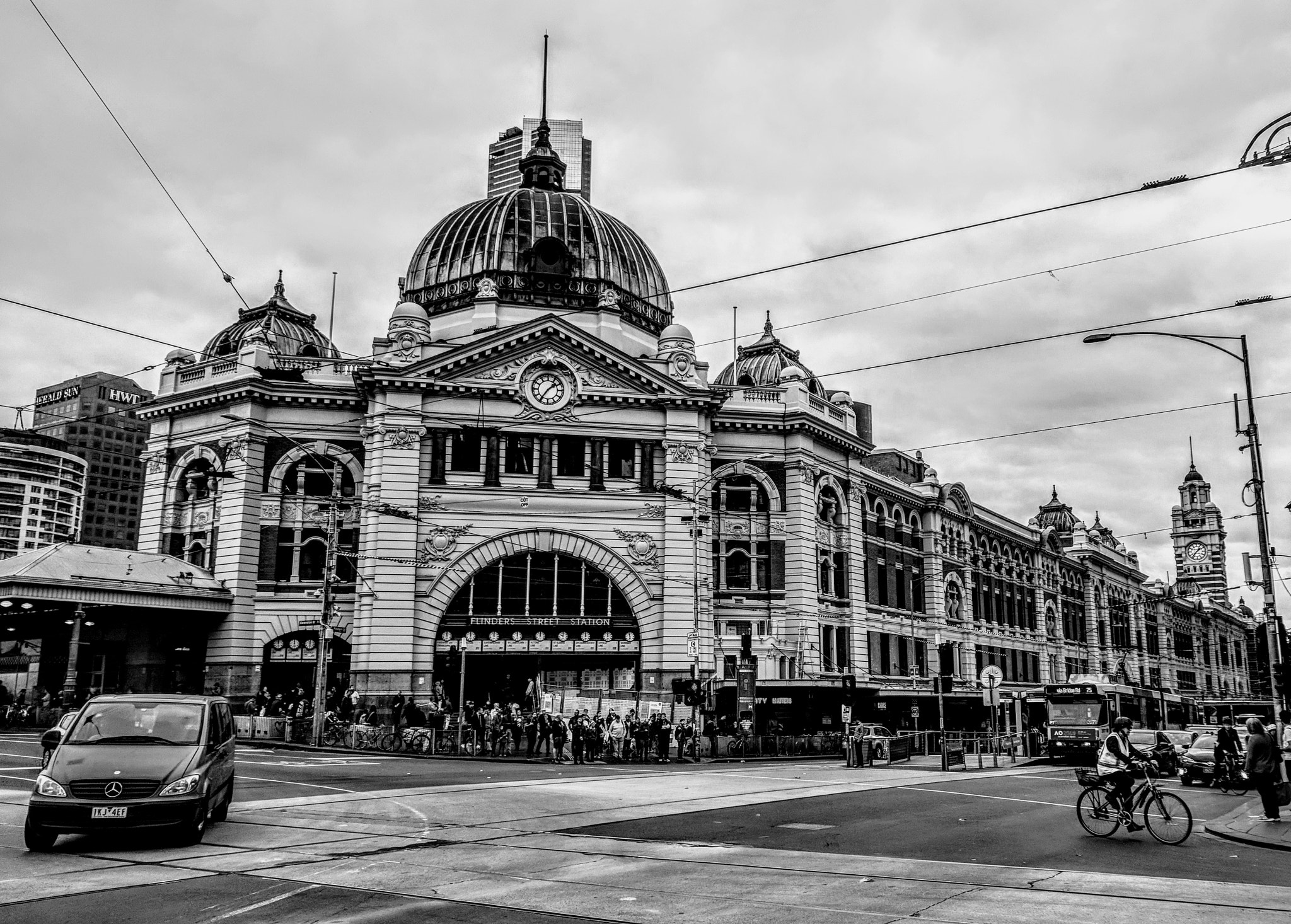 Google Pixel XL sample photo. Melbourne flinders street station photography