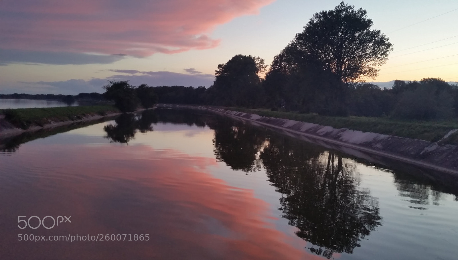 Samsung Galaxy S5 sample photo. Red water photography