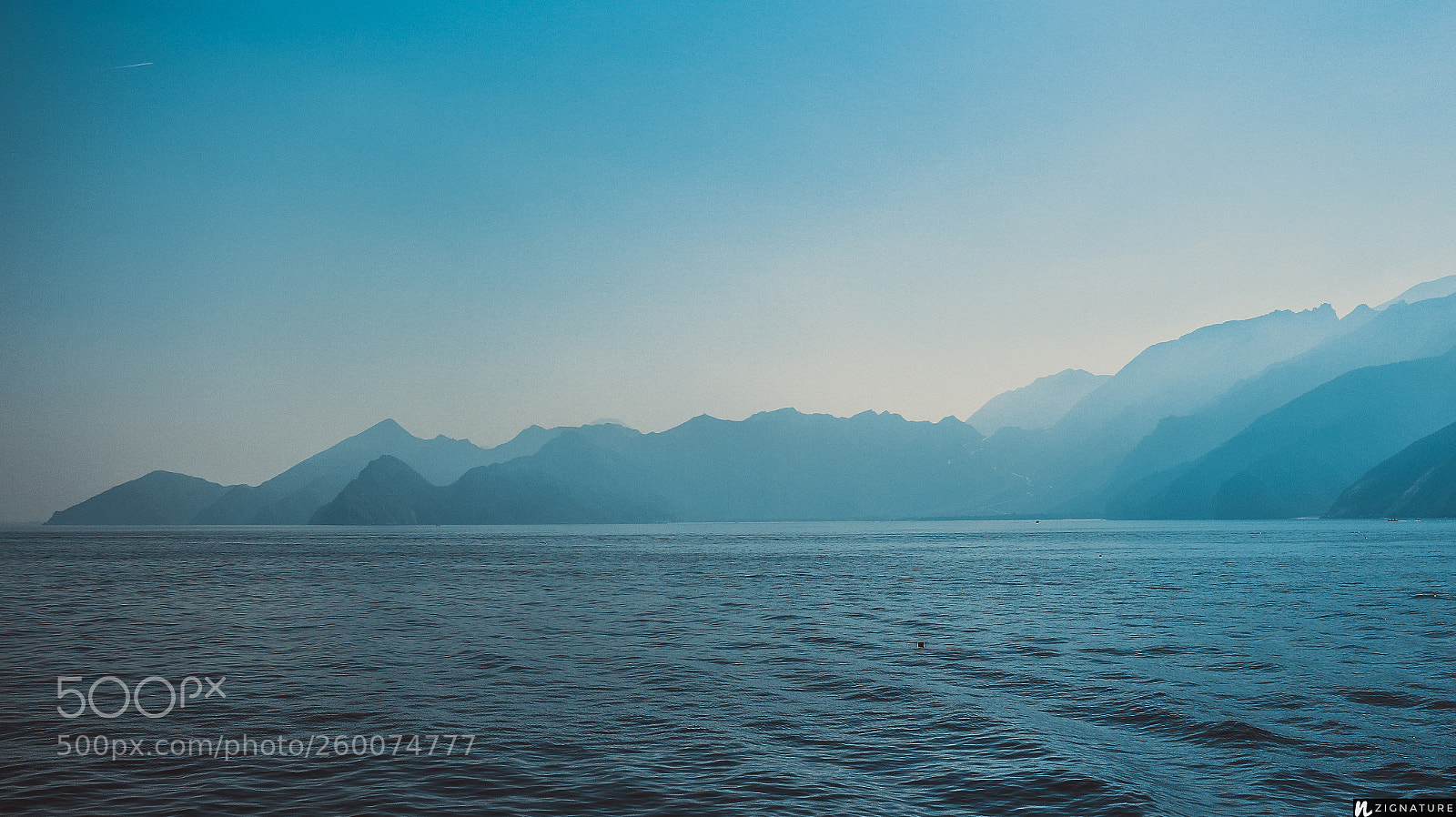 Canon EOS 700D (EOS Rebel T5i / EOS Kiss X7i) sample photo. In to the blue photography