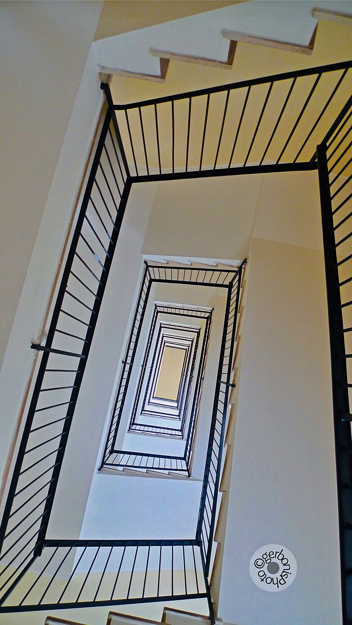 Panasonic Lumix DMC-LX3 sample photo. Geometry of the stairway photography