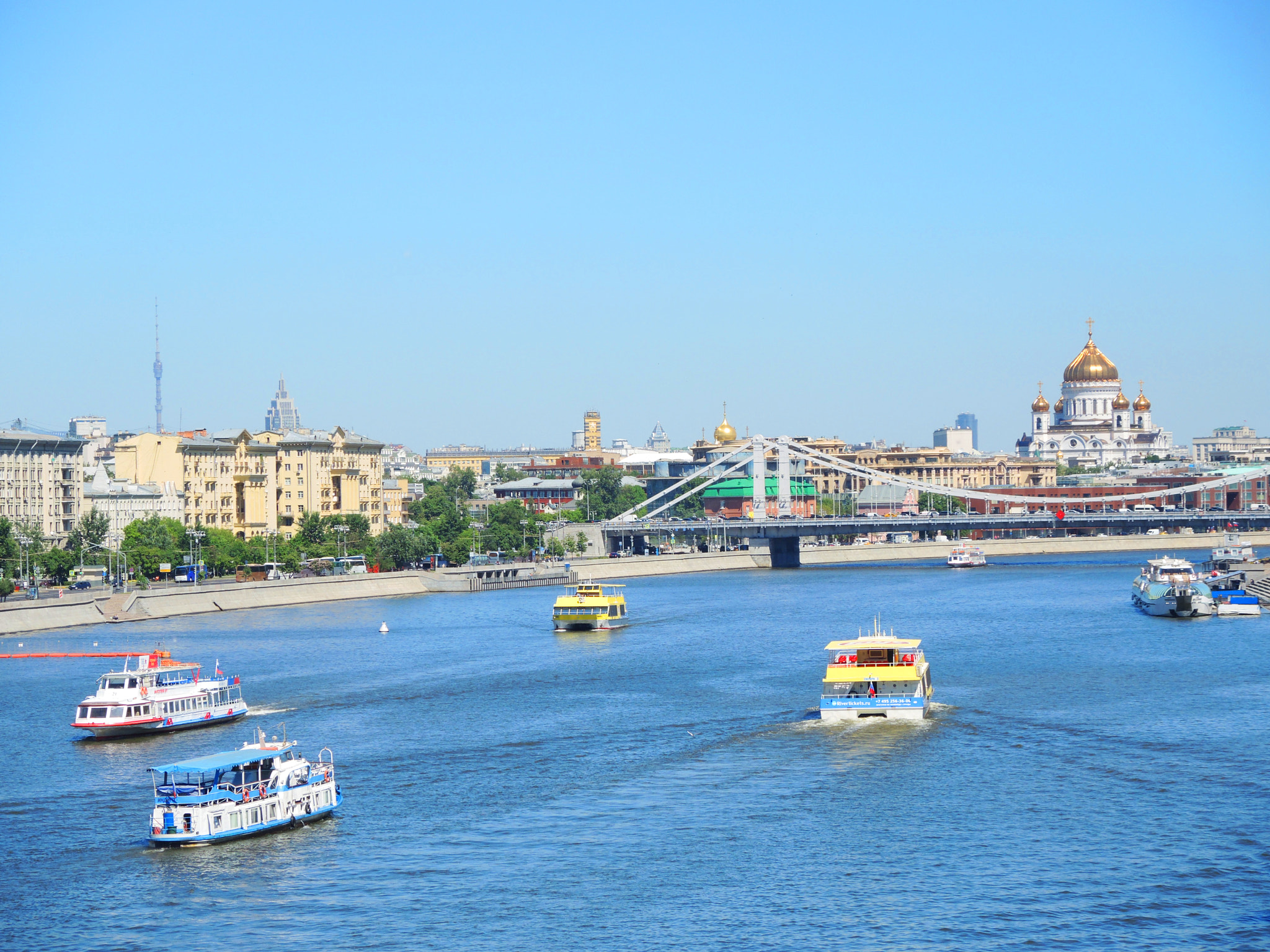 Nikon Coolpix P7700 sample photo. Moskow river photography
