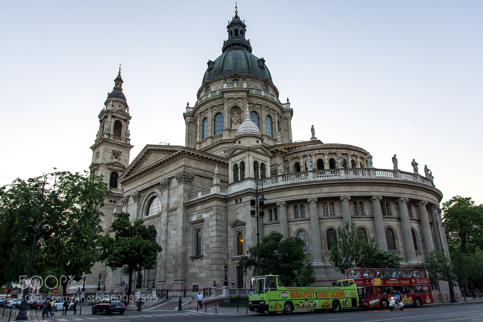 Nikon D7200 sample photo. Basilica with buses photography
