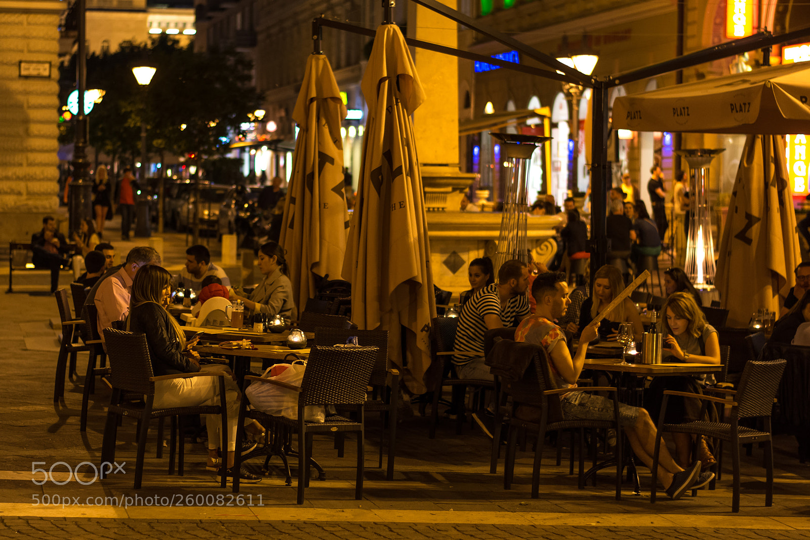Nikon D7200 sample photo. Friday night crowd photography