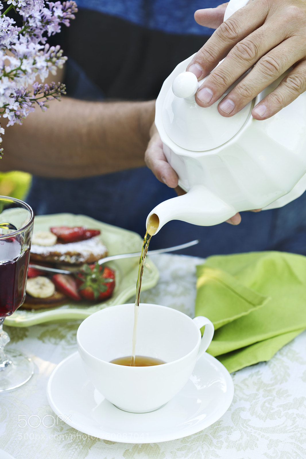 Canon EOS 5D Mark IV sample photo. A man pours tea photography