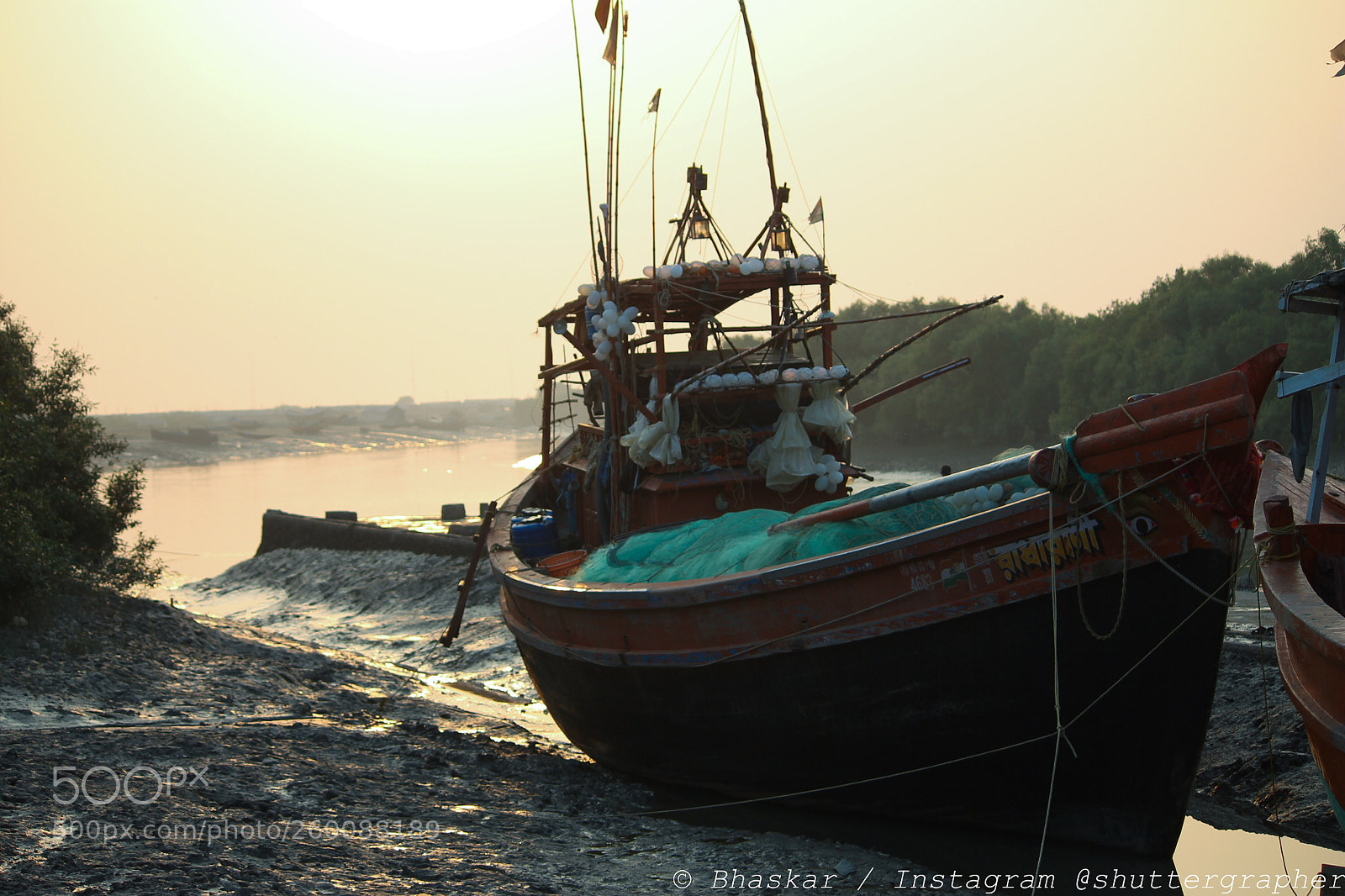 Canon EOS 1100D (EOS Rebel T3 / EOS Kiss X50) sample photo. Docked! photography