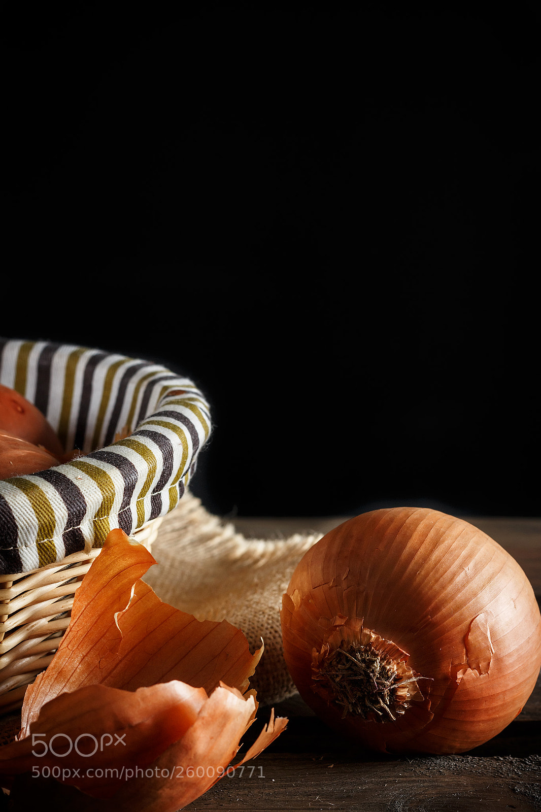 Canon EOS 700D (EOS Rebel T5i / EOS Kiss X7i) sample photo. Onion and onion skin. photography