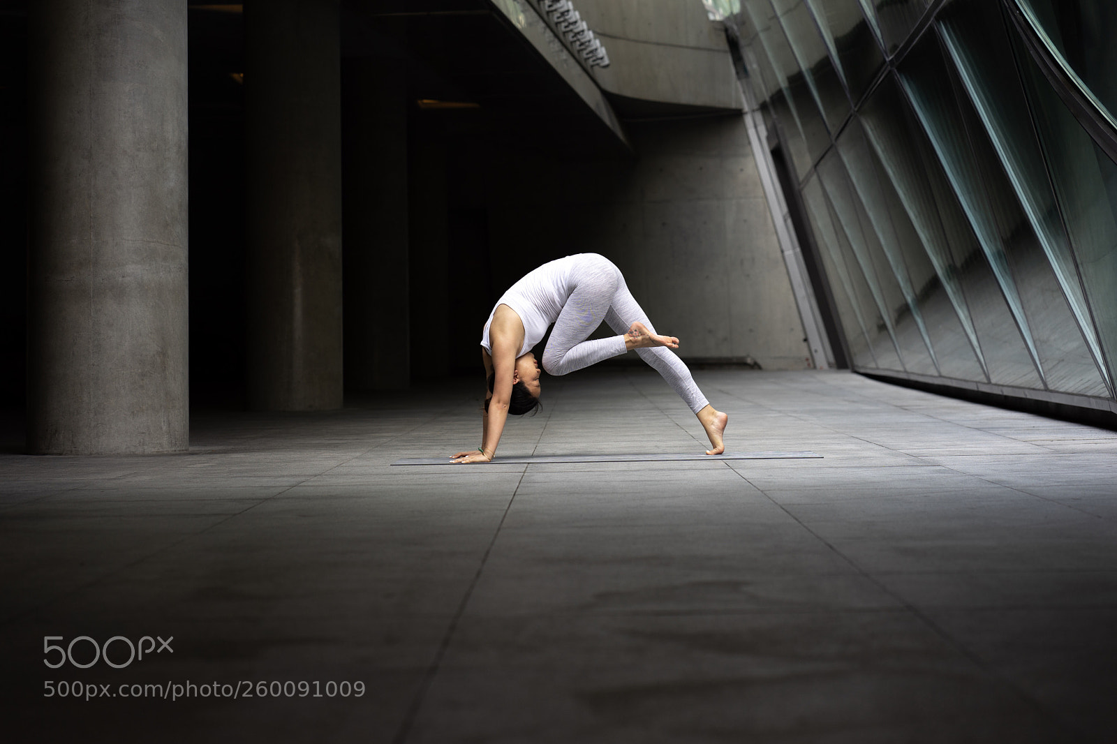 Sony a7 II sample photo. Light&yoga photography
