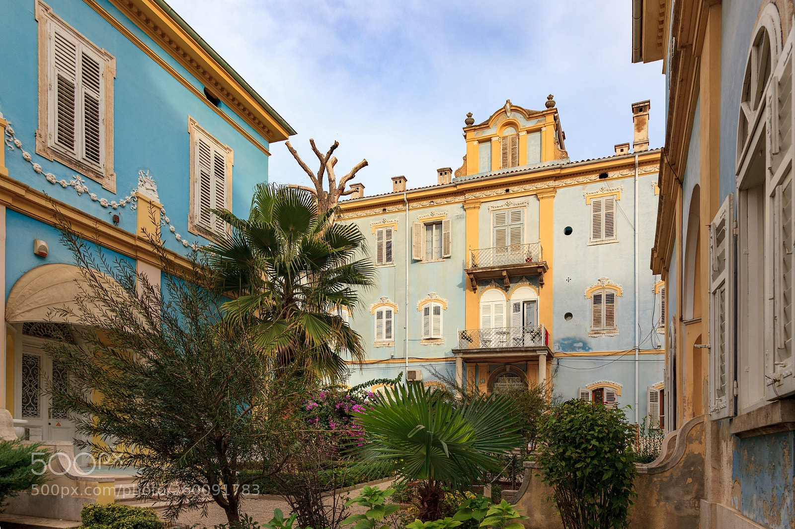 Canon EOS 5D Mark II sample photo. Inner courtyard in pula photography