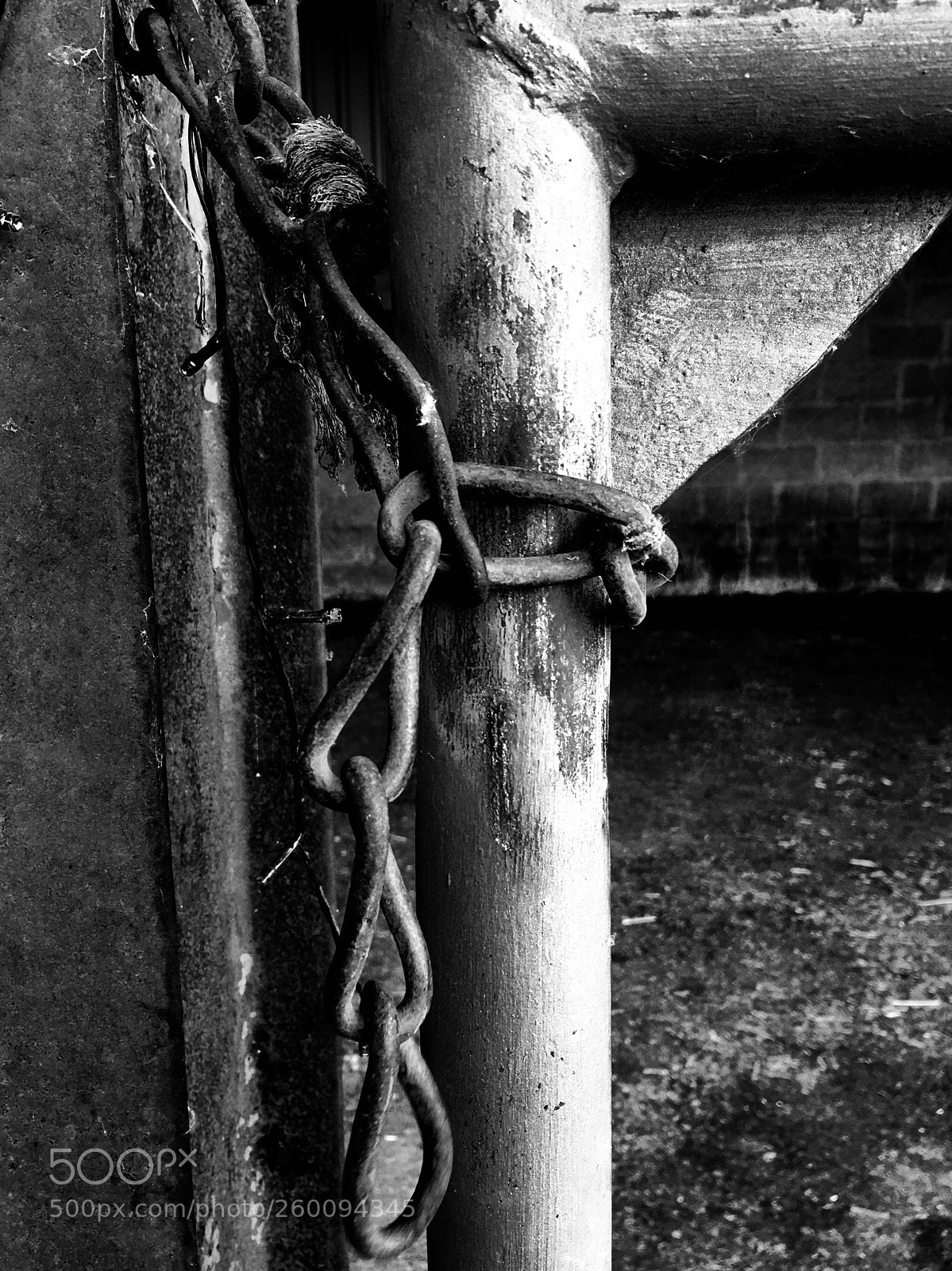Apple iPhone 6s sample photo. Chains photography