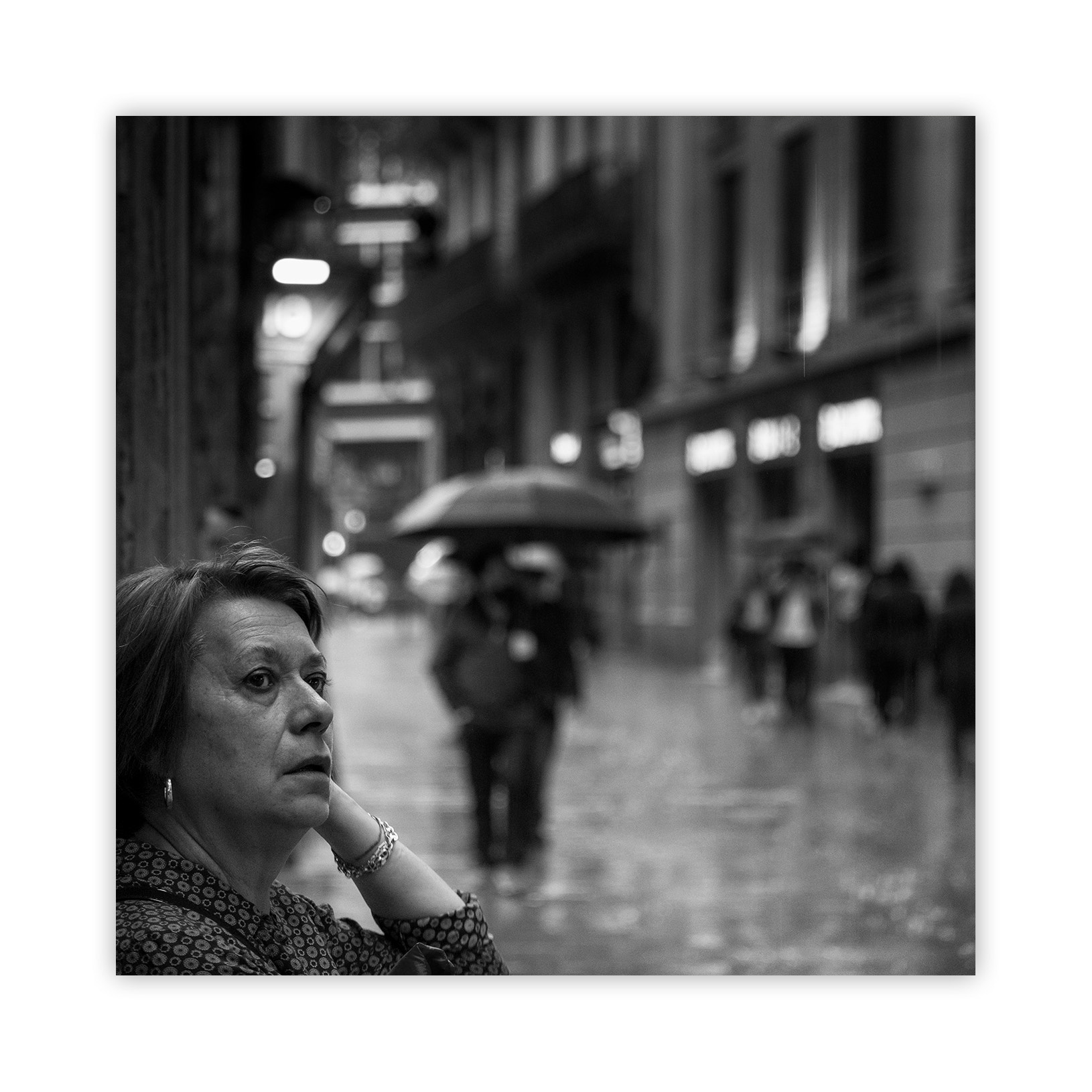 Leica V-Lux 3 sample photo. Rain in barcelona photography
