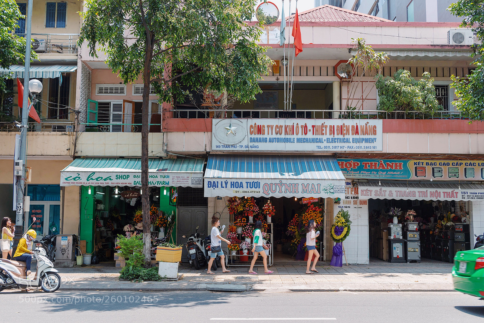 Canon EOS 70D sample photo. Three girls walking on photography