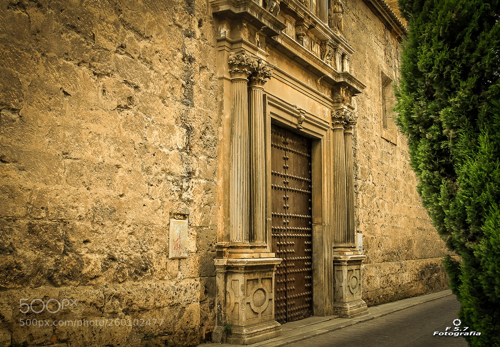 Canon EOS 7D sample photo. Puerta de la parroquia photography