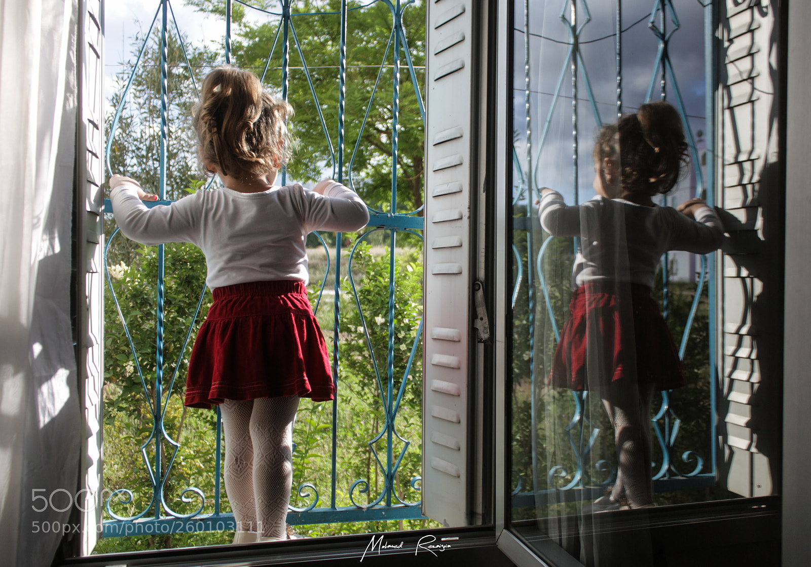 Canon EOS 450D (EOS Rebel XSi / EOS Kiss X2) sample photo. The girl & window photography