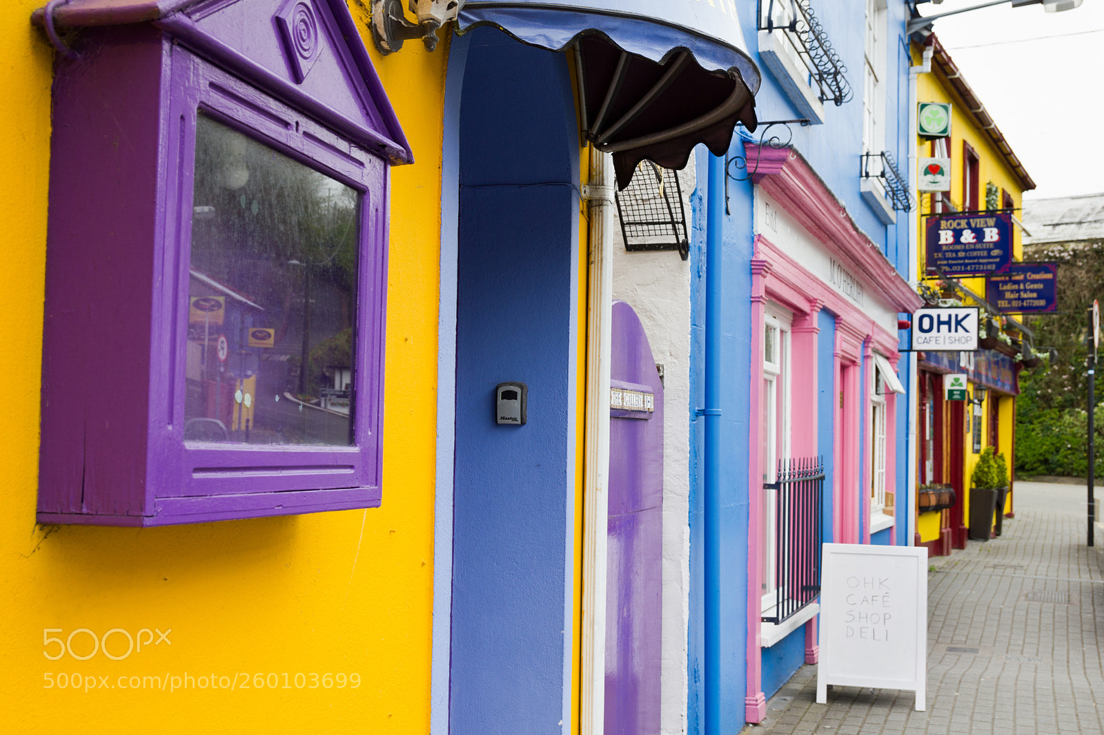 Canon EOS 550D (EOS Rebel T2i / EOS Kiss X4) sample photo. Colorful houses in kinsale photography