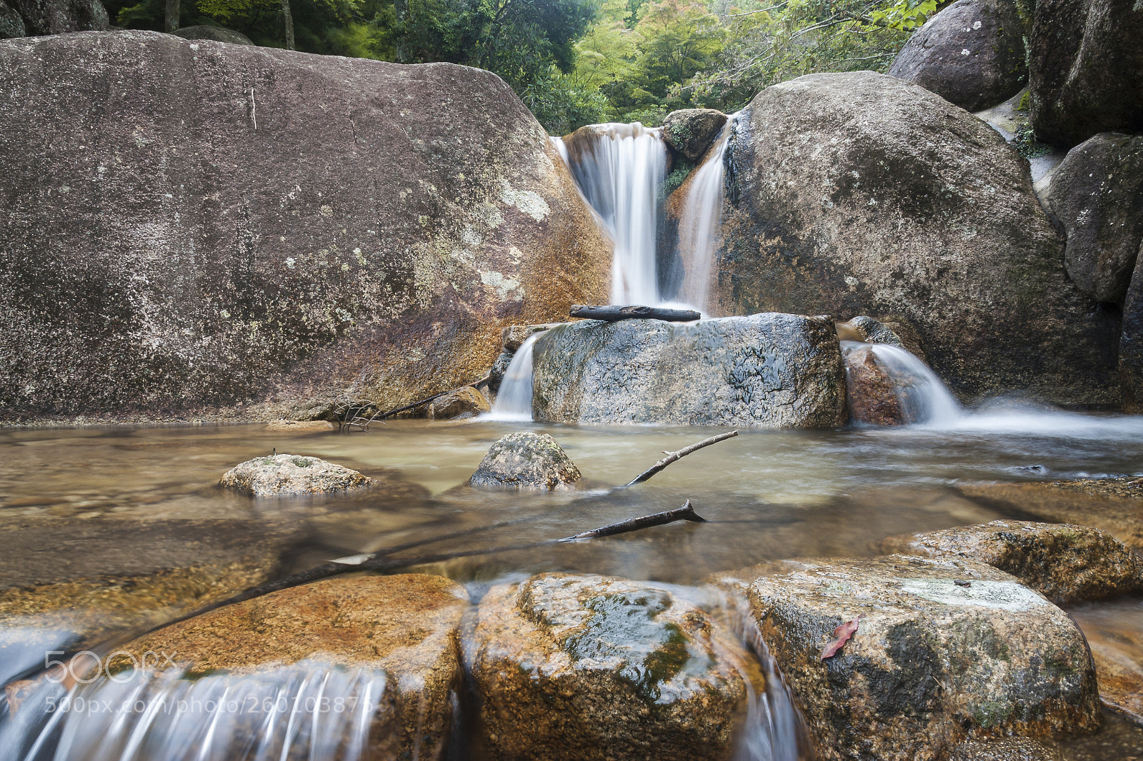 Canon EOS 450D (EOS Rebel XSi / EOS Kiss X2) sample photo. Waterfall at miyajima photography