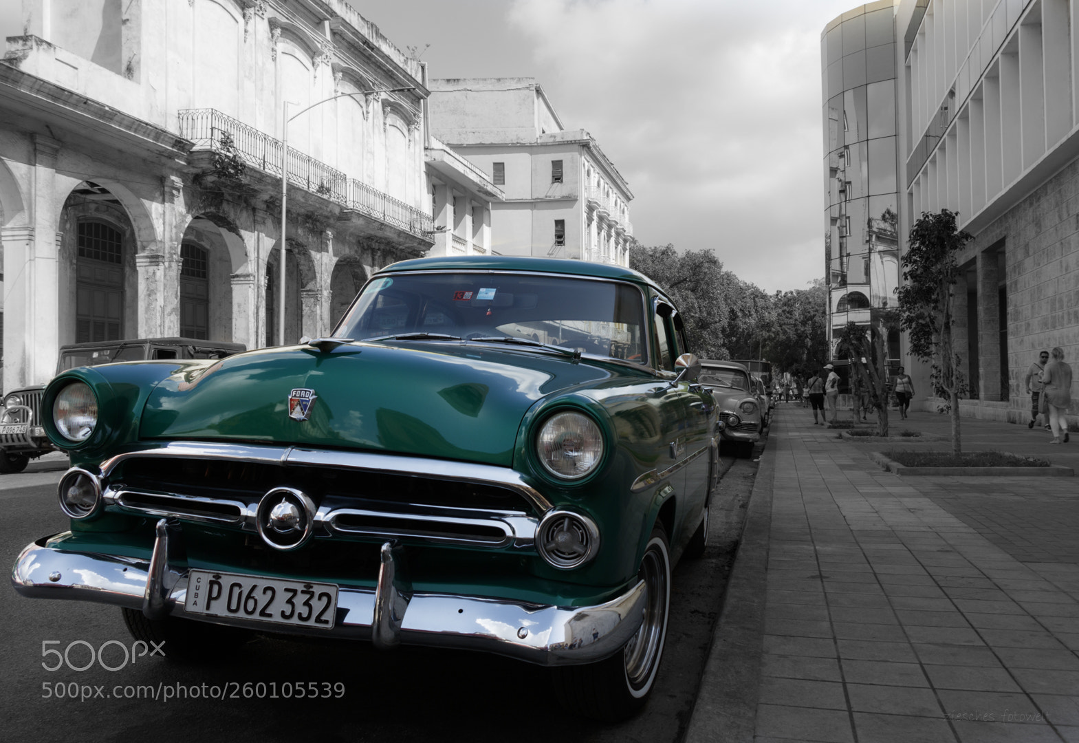Canon EOS 750D (EOS Rebel T6i / EOS Kiss X8i) sample photo. Green car in havana,cuba photography