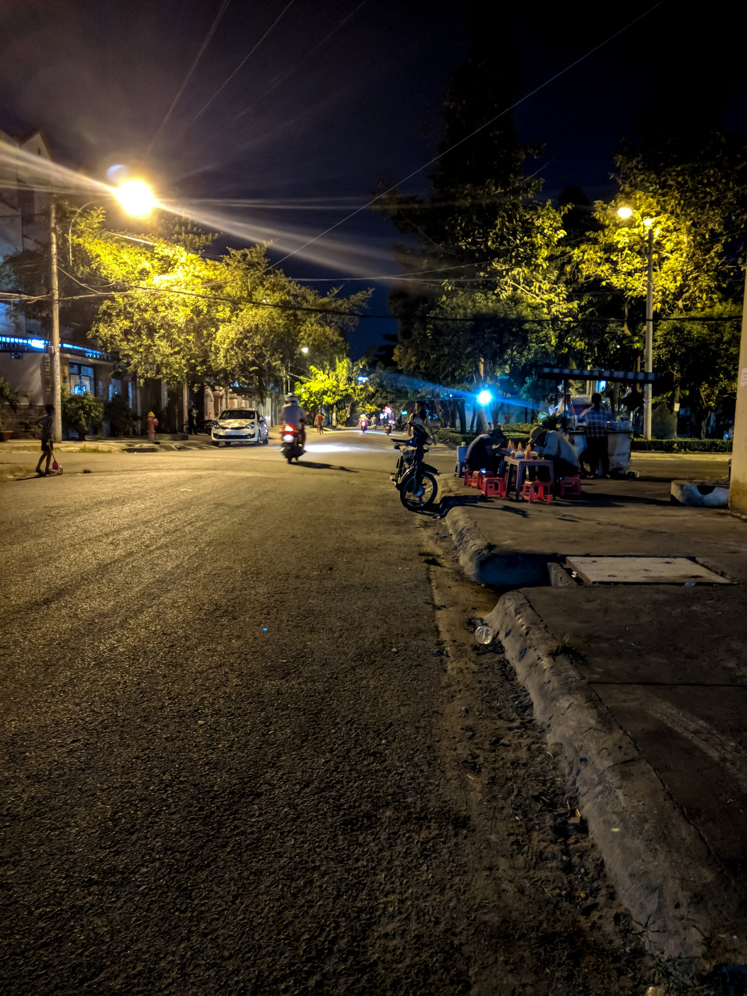 HTC U11 sample photo. The alley photography