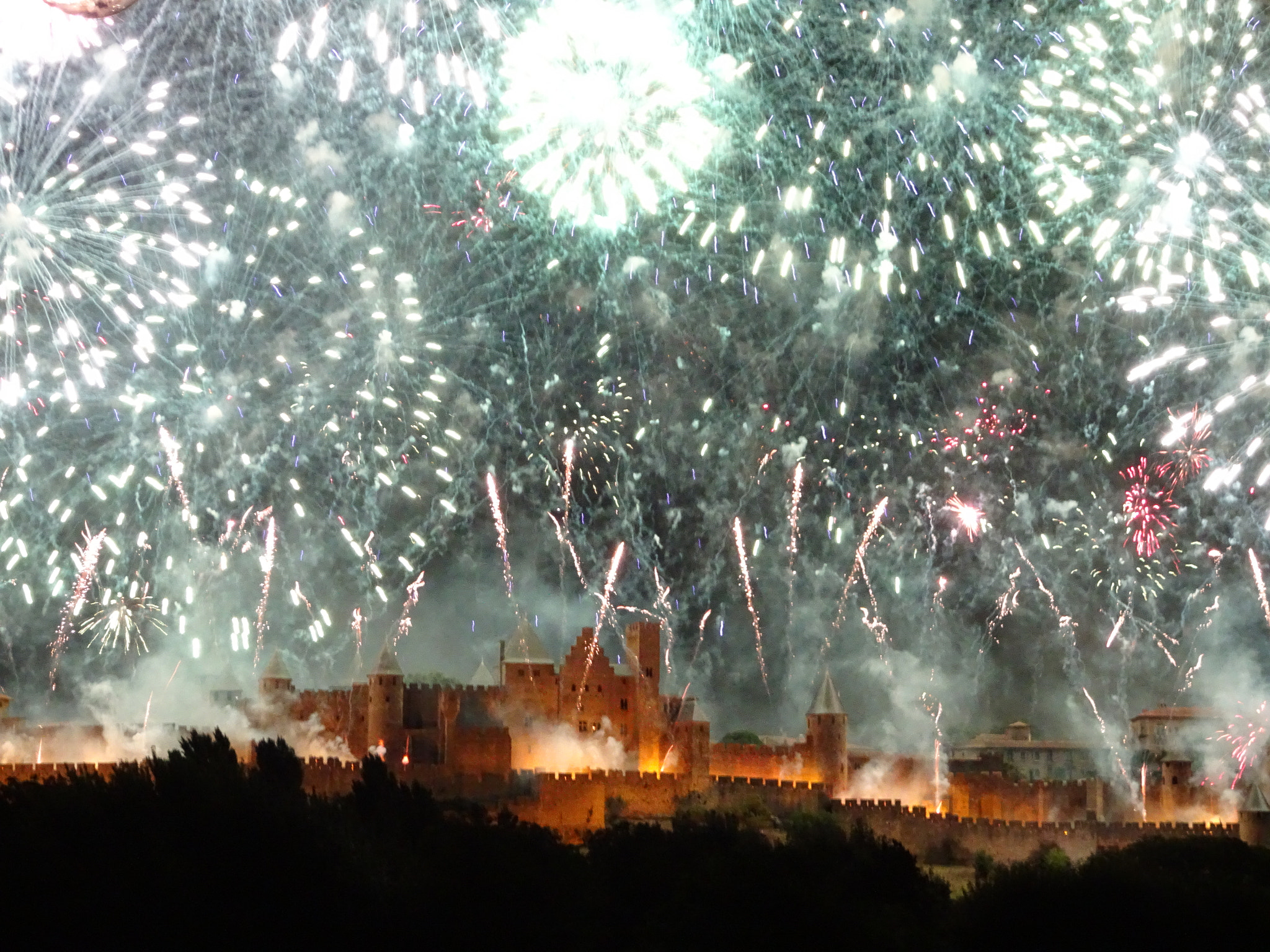Sony Cyber-shot DSC-HX80 sample photo. Fireworks in carcassonne, france, on bastille day photography
