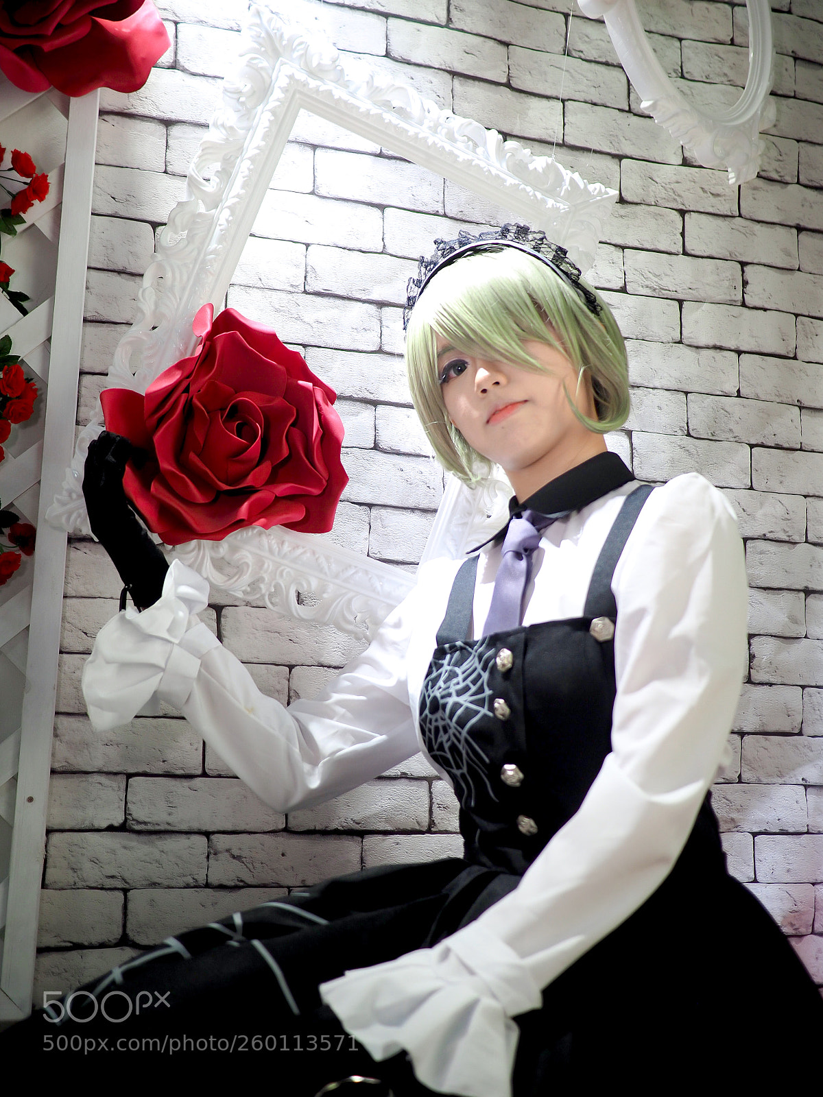 Olympus OM-D E-M5 II sample photo. Maid and rose photography