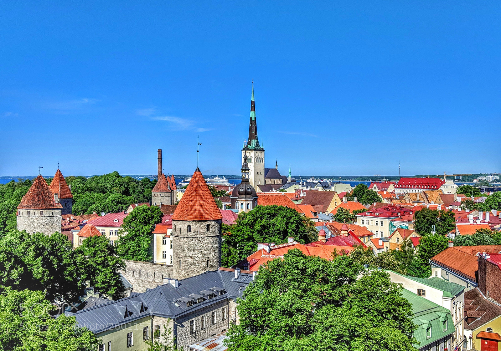 Google Pixel 2 sample photo. Tallinn, estonia old town photography