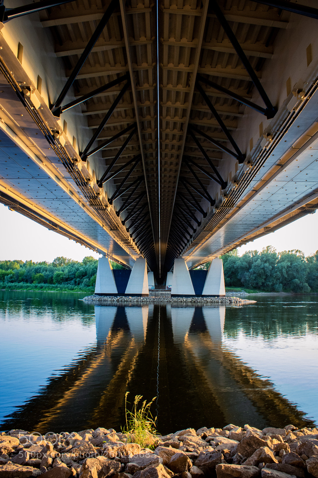 Canon EOS 750D (EOS Rebel T6i / EOS Kiss X8i) sample photo. Under the bridge photography