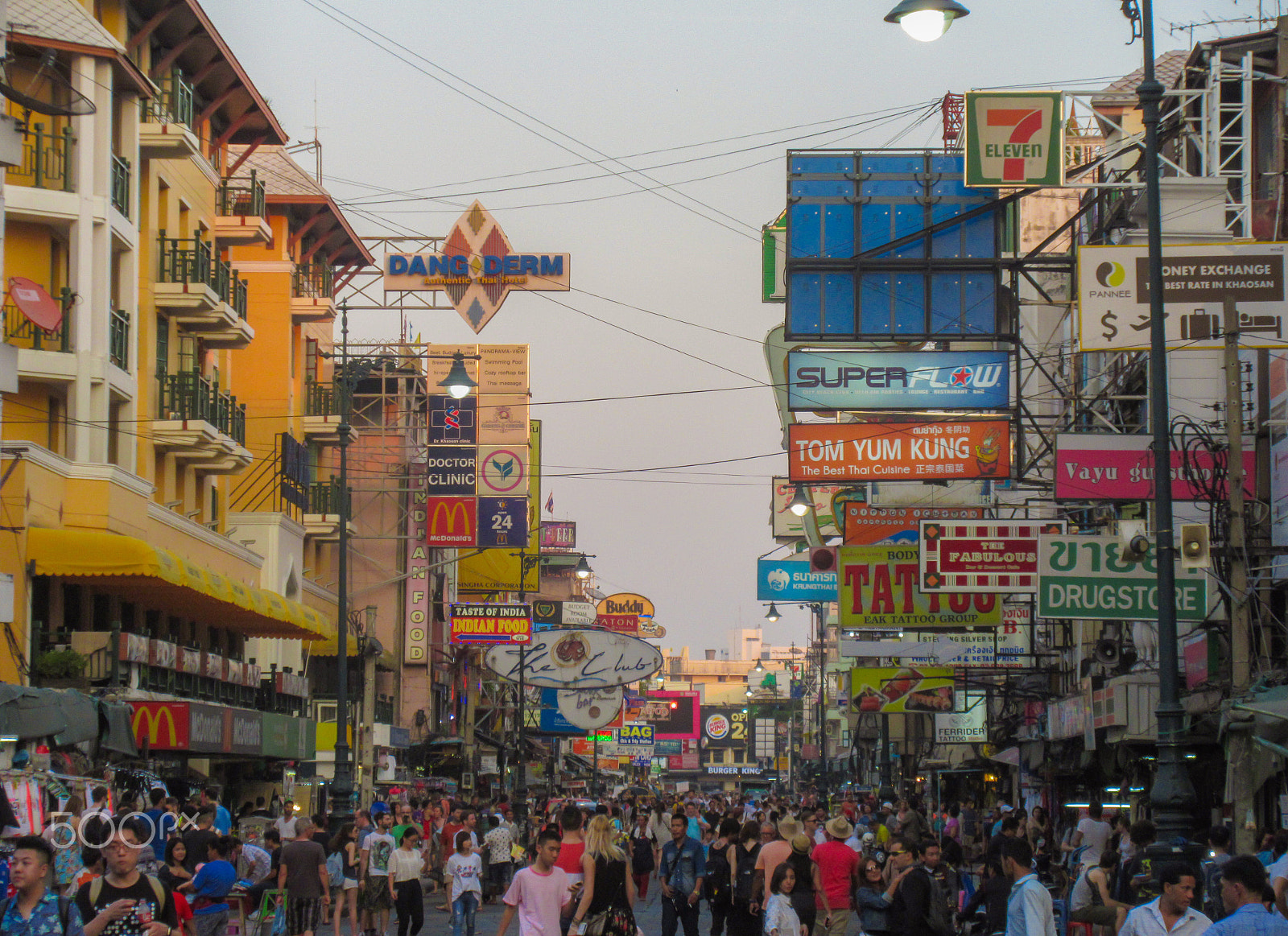 Canon PowerShot ELPH 350 HS (IXUS 275 HS / IXY 640) sample photo. Khao san road photography