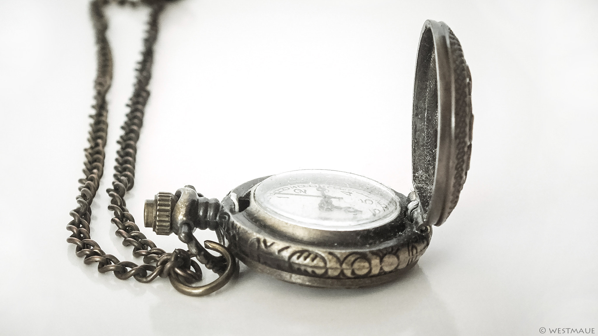 FujiFilm FinePix HS20 EXR (FinePix HS22 EXR) sample photo. Pocket watch (2) photography