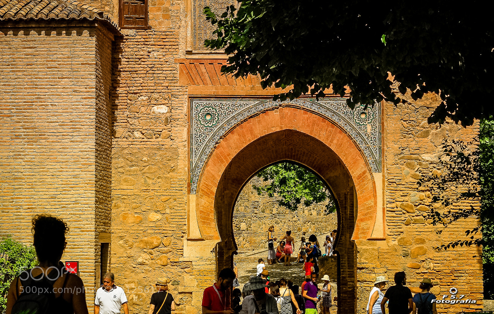 Canon EOS 7D sample photo. Puerta del vino photography
