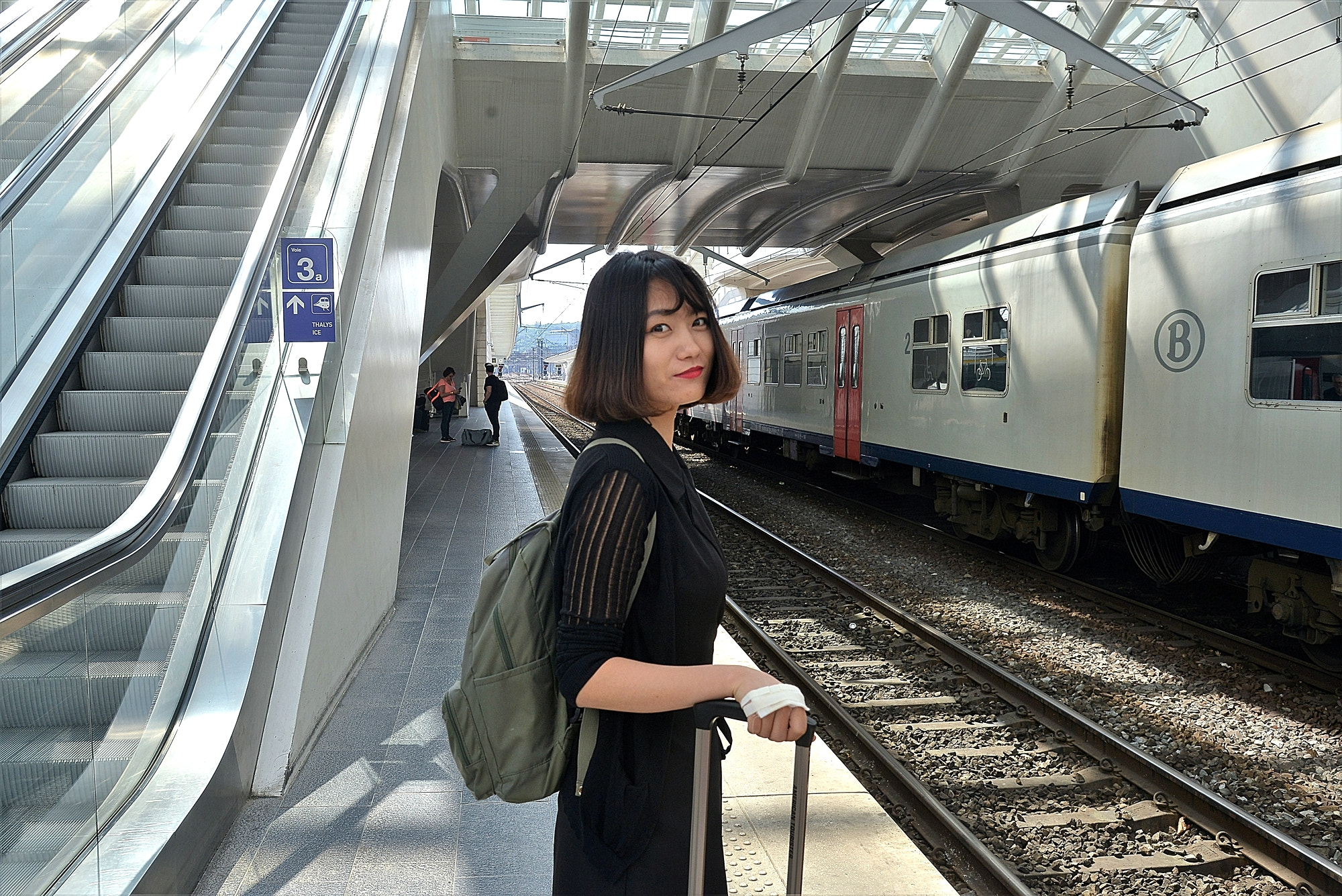 Nikon AF-S Nikkor 24-120mm F4G ED VR sample photo. The waiting girl. photography