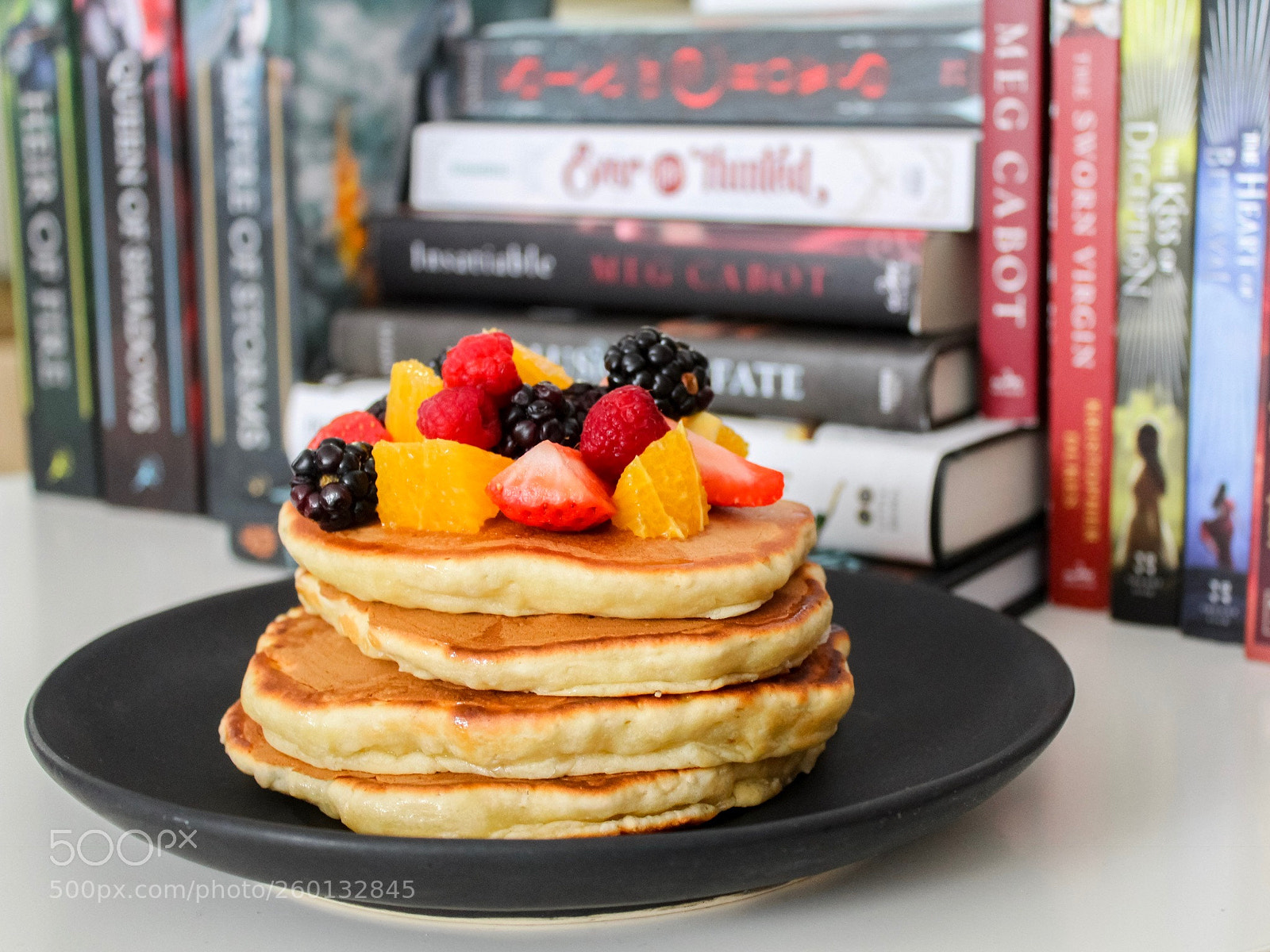 Canon EOS 1300D (EOS Rebel T6 / EOS Kiss X80) sample photo. Buttermilk pancakes and bookshelf photography