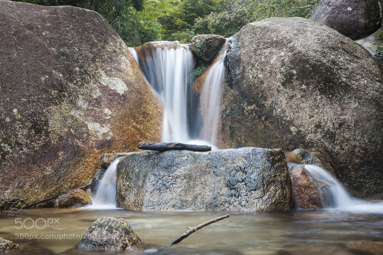 Canon EOS 450D (EOS Rebel XSi / EOS Kiss X2) sample photo. Waterfall at miyajima photography