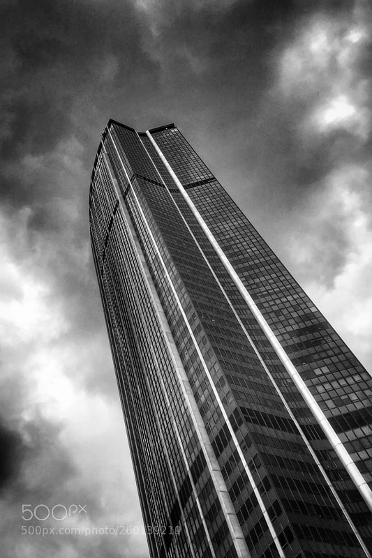 Apple iPhone SE sample photo. Une tour pas si photography