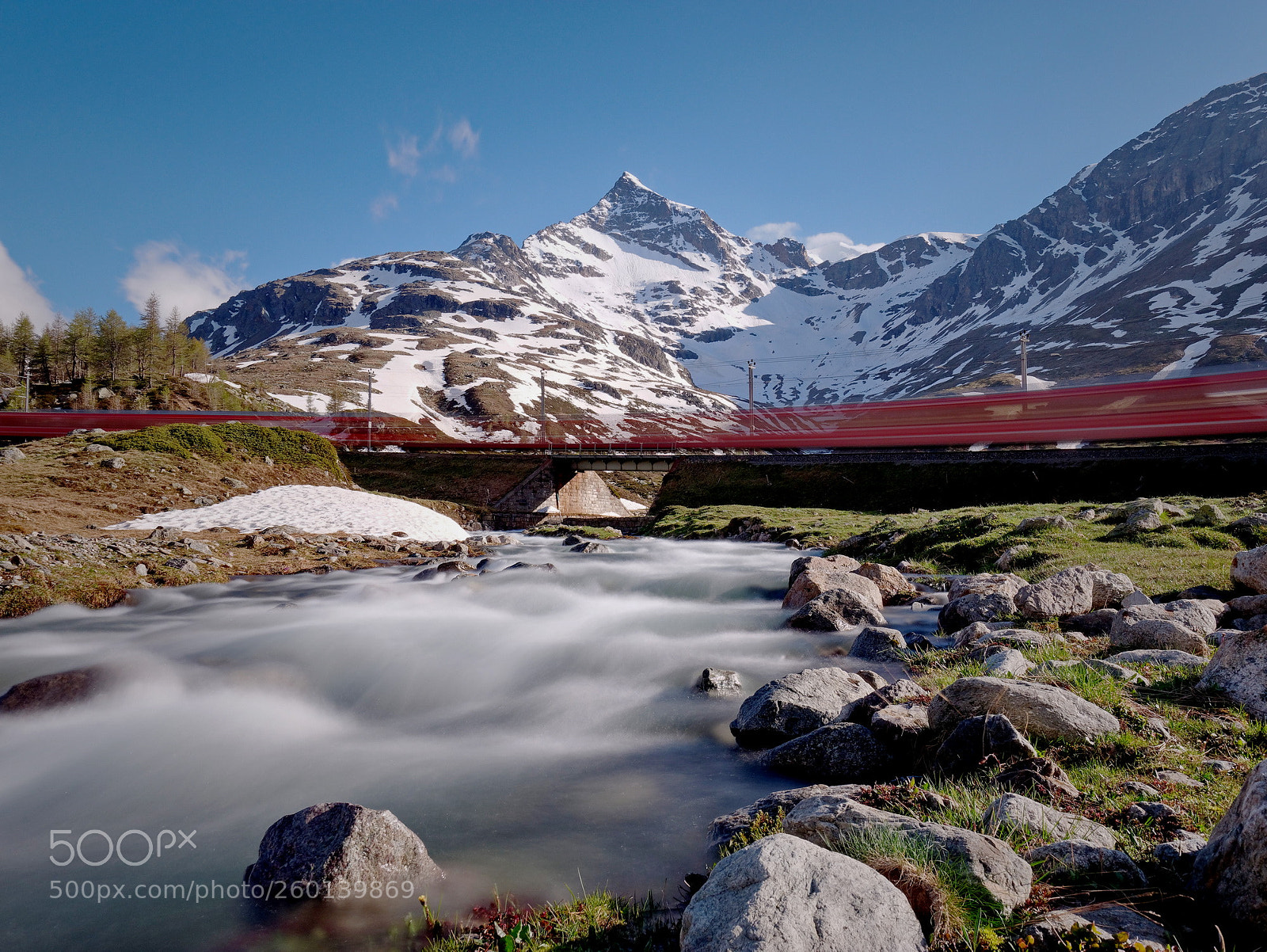 Panasonic Lumix DMC-GX85 (Lumix DMC-GX80 / Lumix DMC-GX7 Mark II) sample photo. Speedy bernina express photography
