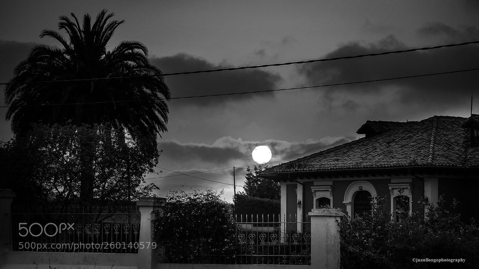 Olympus OM-D E-M10 II sample photo. Atardecer en b w photography