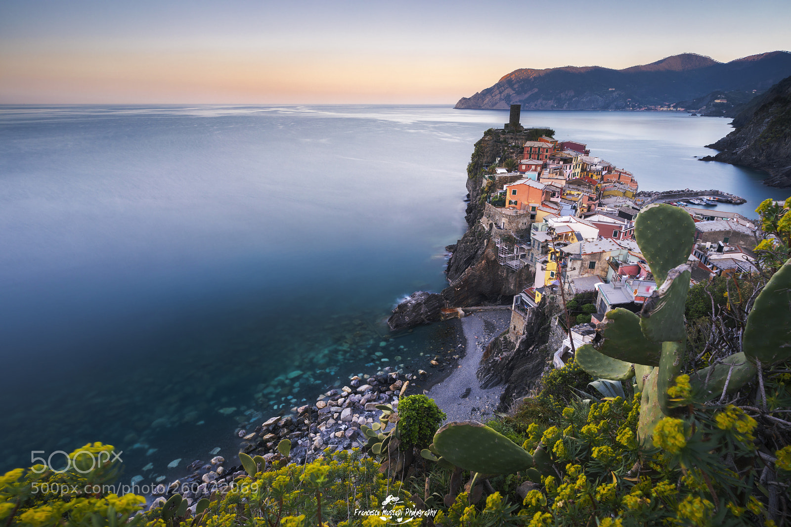 Canon EOS 5D Mark IV sample photo. Beautiful sunrise on vernazza photography
