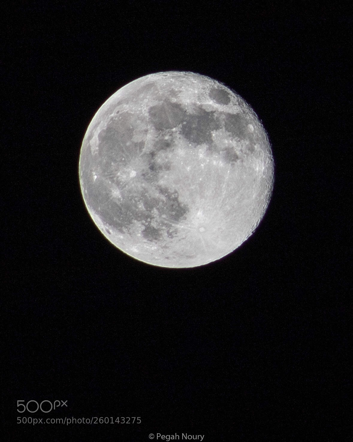 Canon EOS 750D (EOS Rebel T6i / EOS Kiss X8i) sample photo. The moon shines clear photography