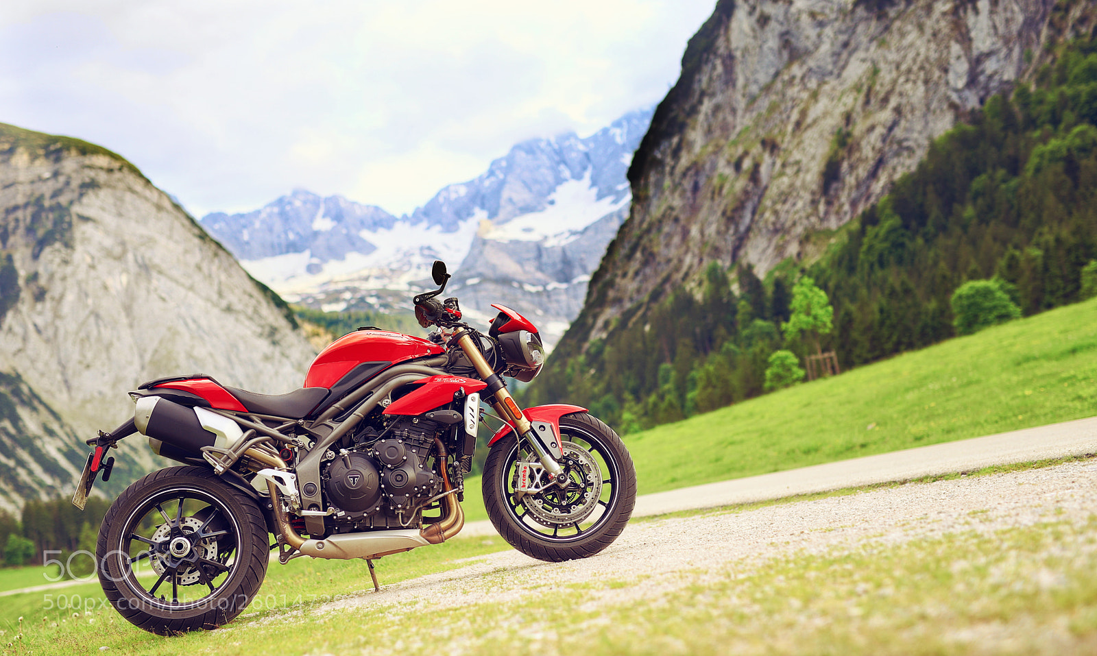 Canon EOS 6D Mark II sample photo. Triumph speed triple photography