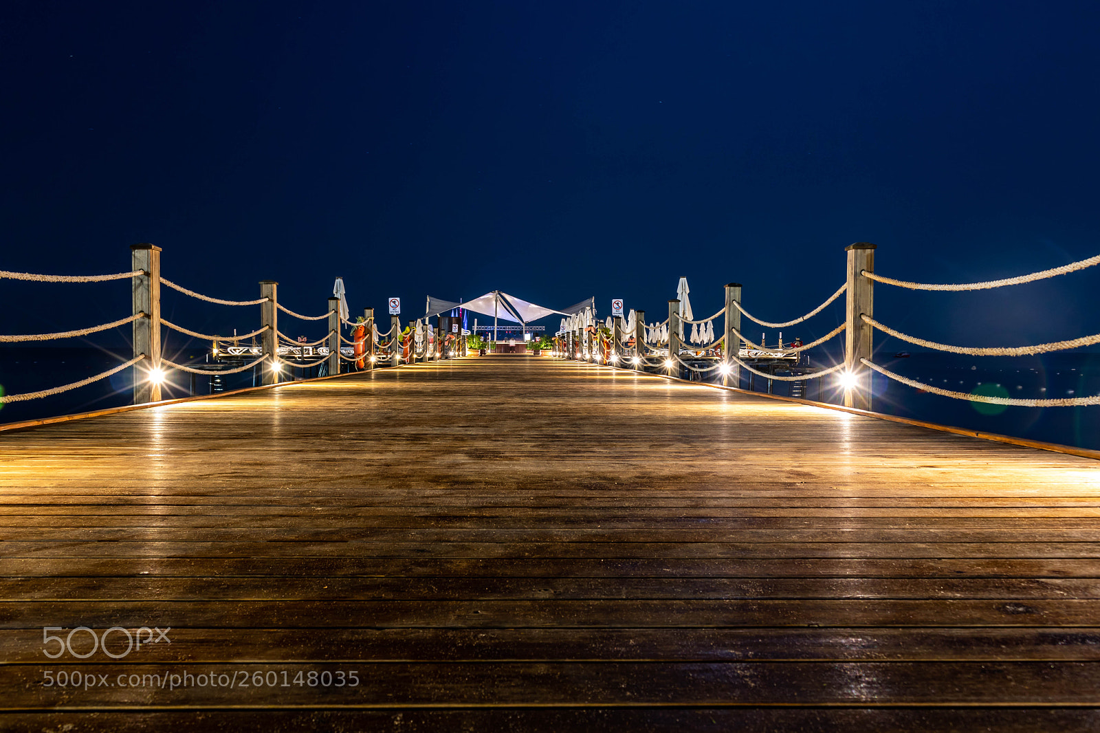 Canon EOS 750D (EOS Rebel T6i / EOS Kiss X8i) sample photo. Hotel pier at night photography