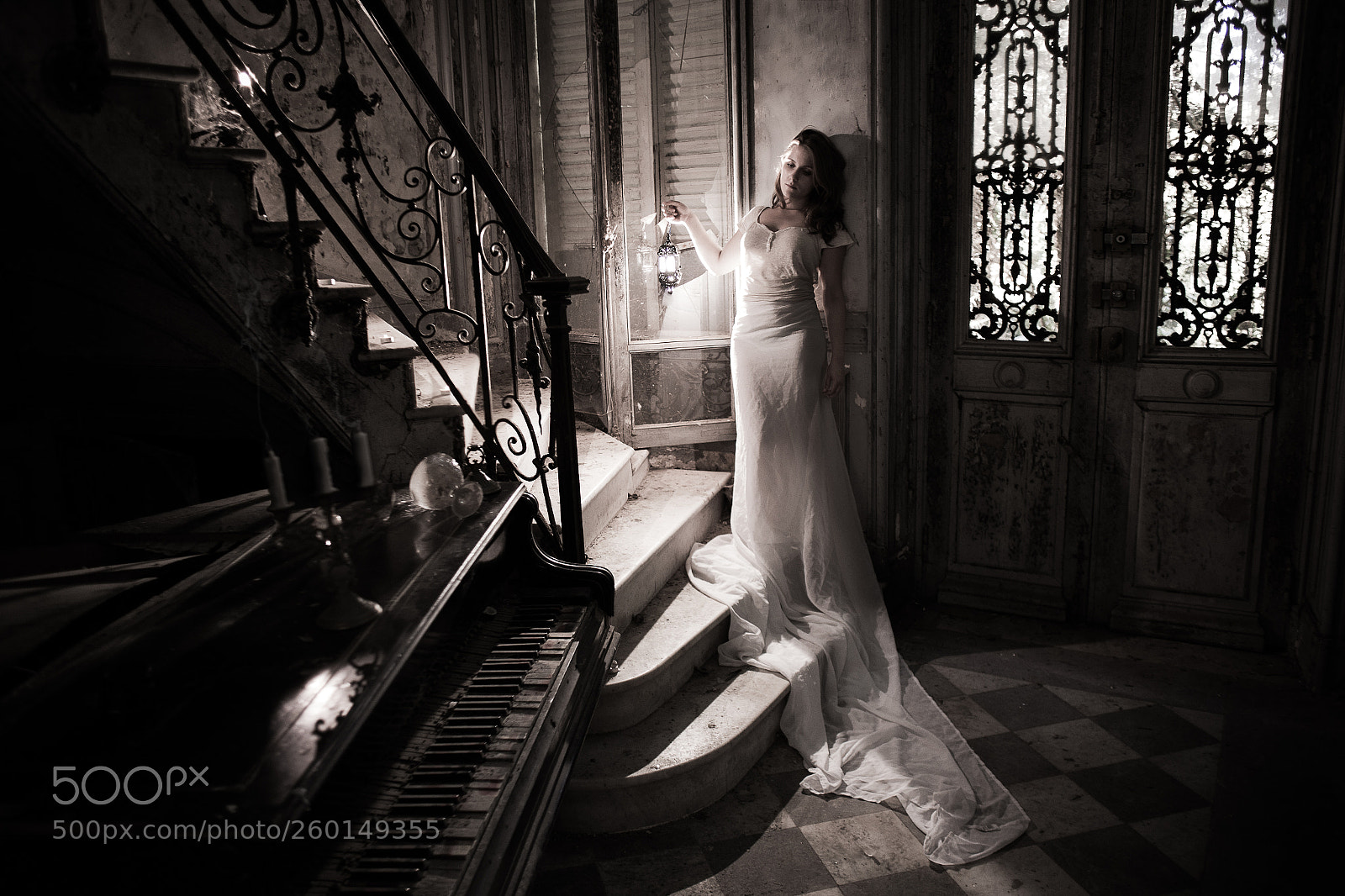 Canon EOS 6D sample photo. Woman with lantern in photography
